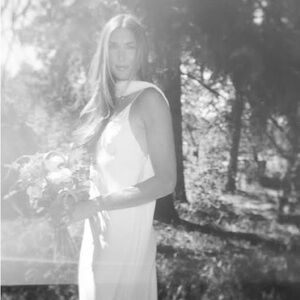 ISO Sarah Seven Hutton Sash & veil